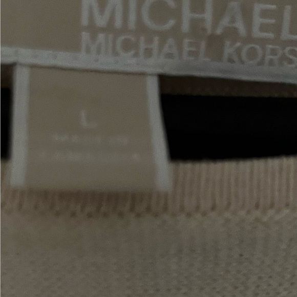 Michael Kors Women's Long Sleeve Crew Neck
Tan Sweater- Size Large - Picture 5 of 6